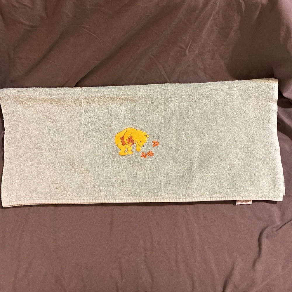 Vintage 2000’s Winnie the Pooh Bath Beach Towel Green Disney 27x47